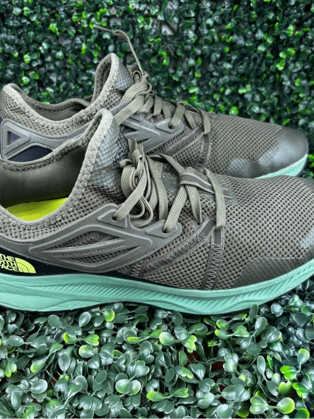 THE NORTH FACE TRAIL SNEAKERS SIZE 10.5